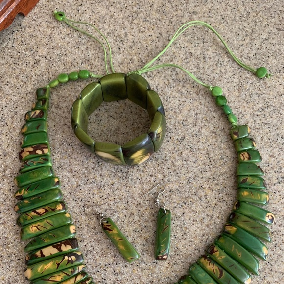 Tagua Necklace, Bracelet and Earrings from Ecuador - Picture 2 of 2